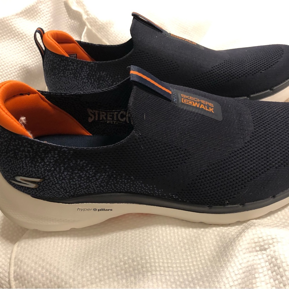 Men’s 10.5 Sketchers Go Walk Slip on Sneaker Navy/Orange